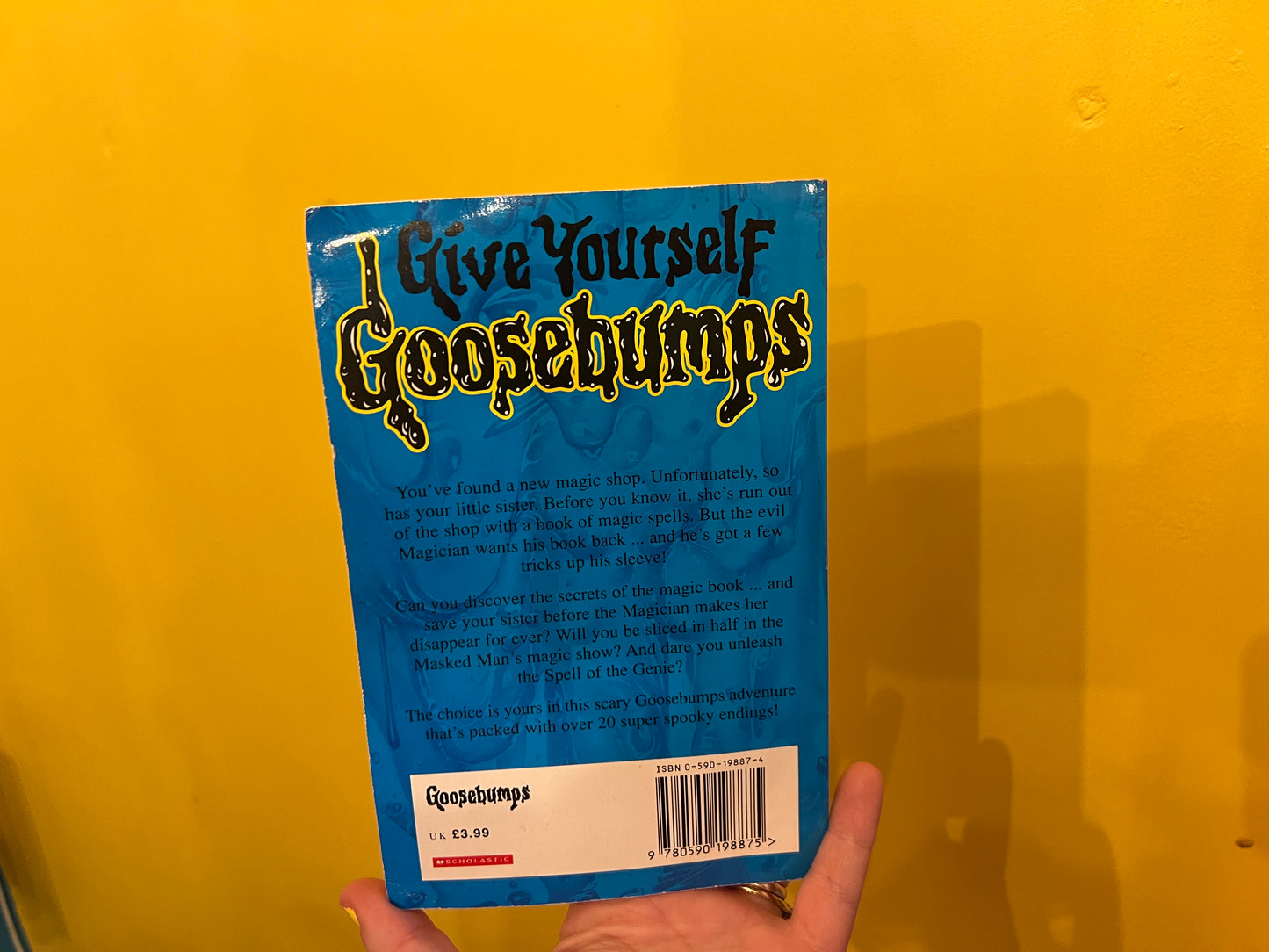 Goosebumps Under the Magicians Spell - chose your own scare book