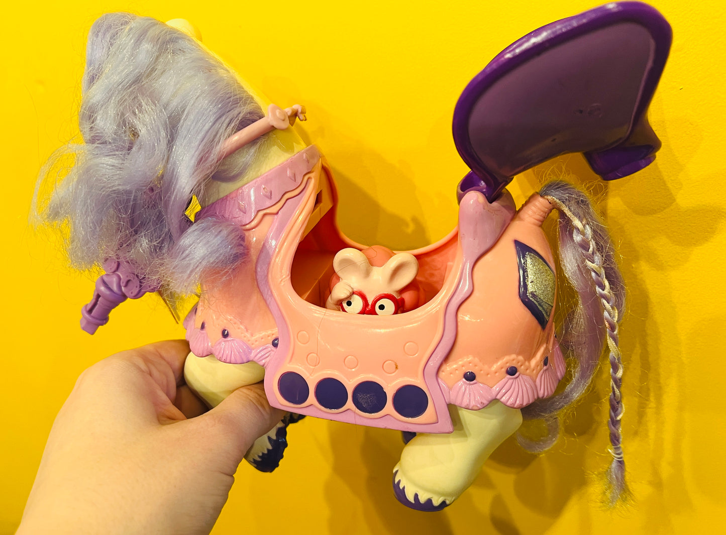 1986 Diamond Keypers horse with key and companion