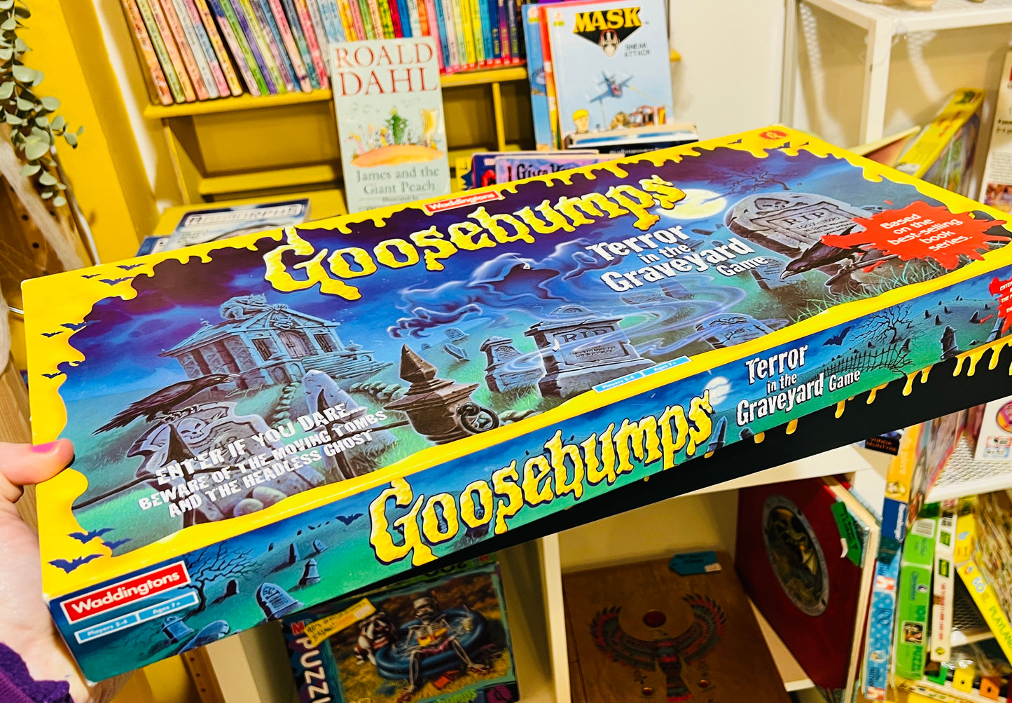 COMPLETE Terror in the graveyard Goosebumps board game