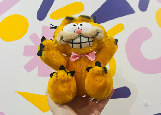 1981 Vintage ‘Stuck On You Garfield plush (without suckers)