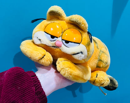 1981 Vintage Garfield Plush laying down