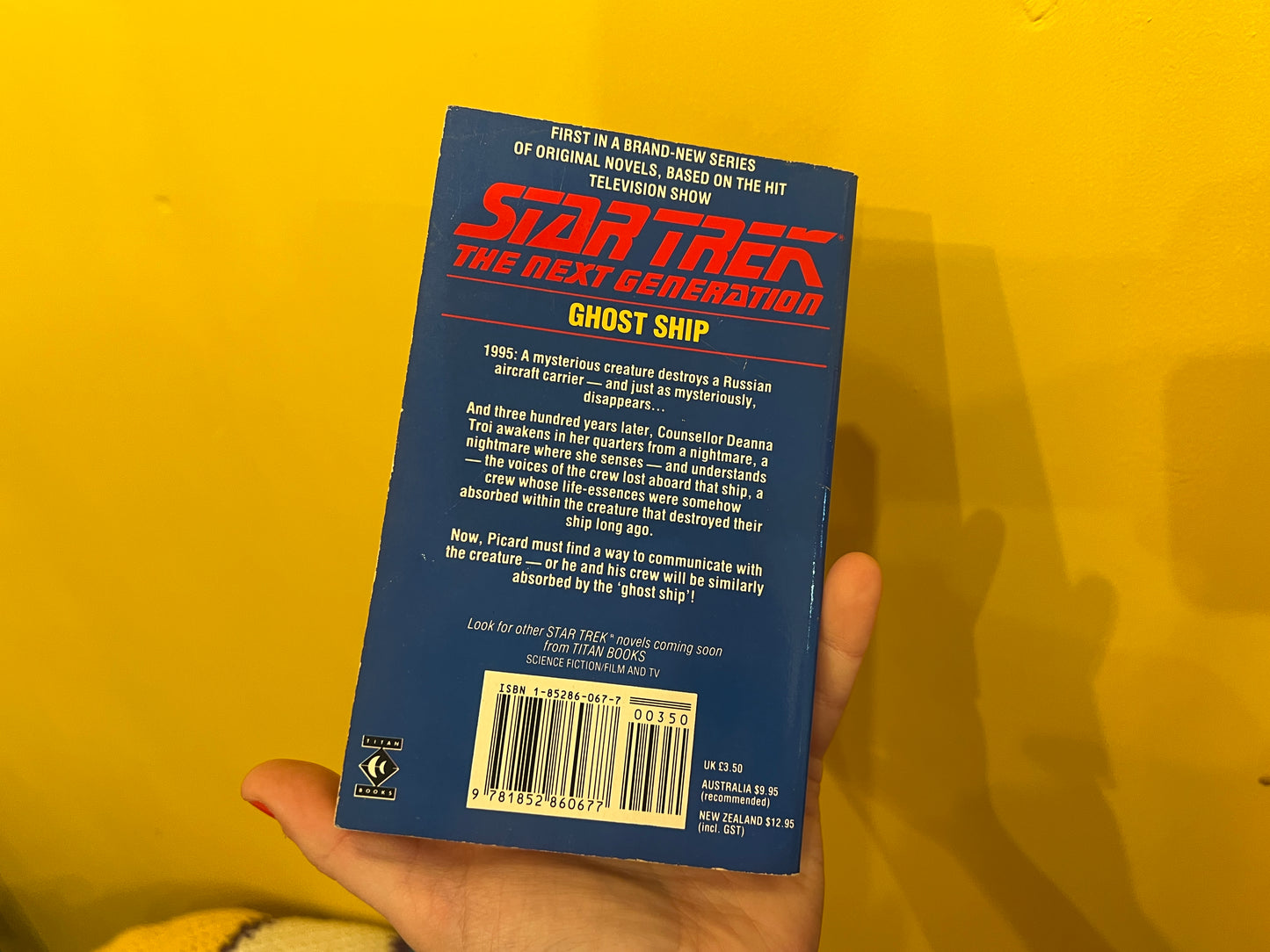 Vintage Star Trek The Next Generation book Slight reader- The Peacekeepers