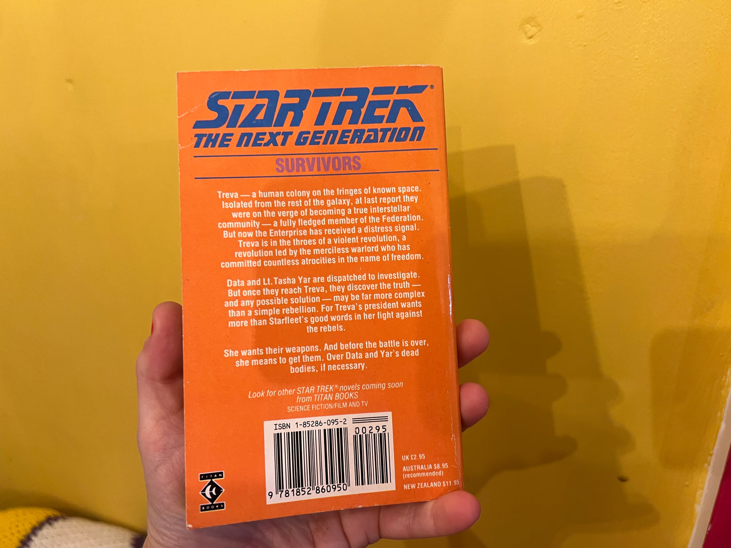 Vintage Star Trek The Next Generation book Slight reader- Survivors