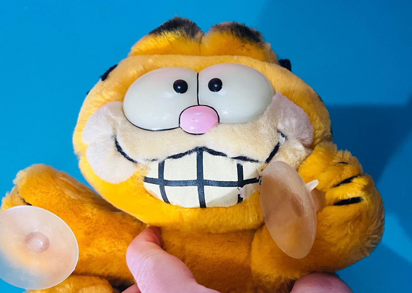 1981 Vintage Eyes On You Garfield plush with suckers!