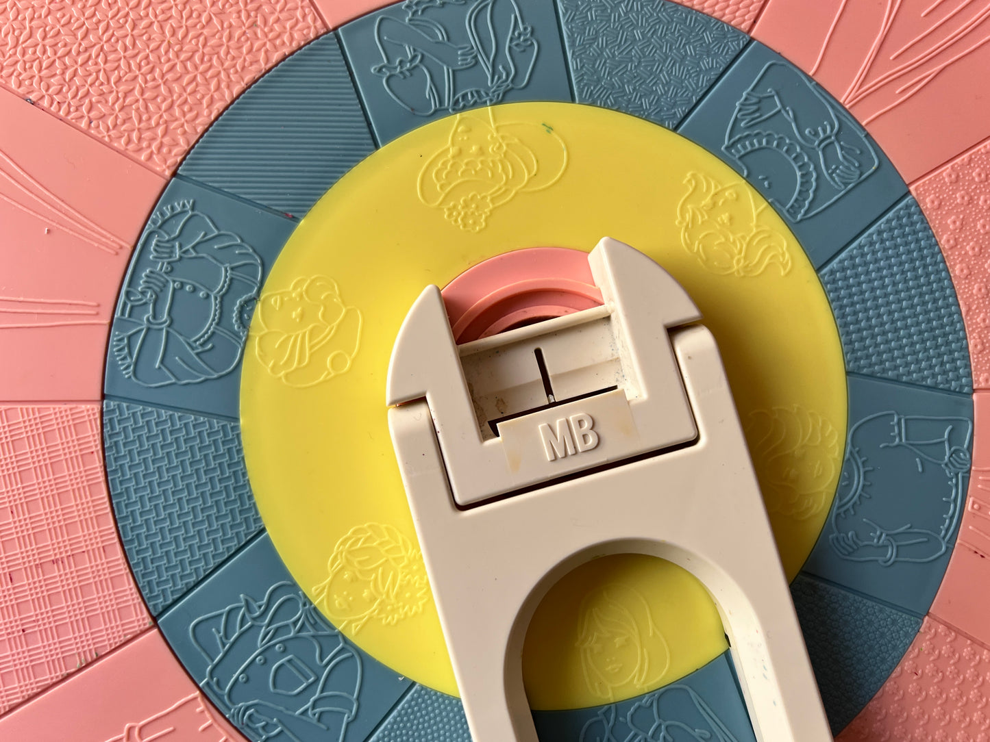 RARE Vintage 1990 Fashion Wheel - incomplete