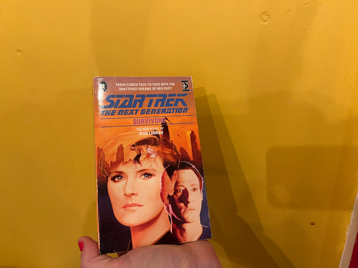 Vintage Star Trek The Next Generation book Slight reader- Survivors