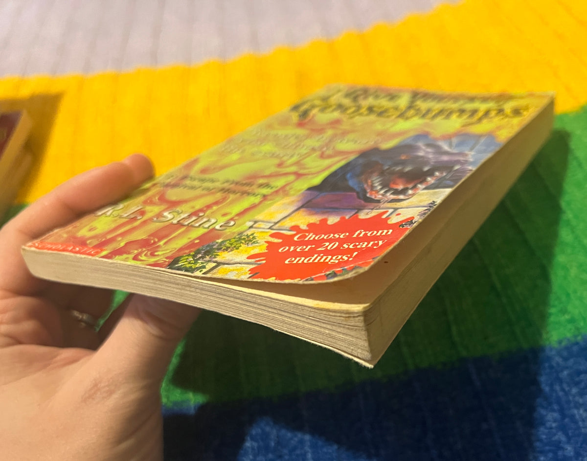 (1) Escape from the Carnival of Horrors Give Yourself Goosebumps book