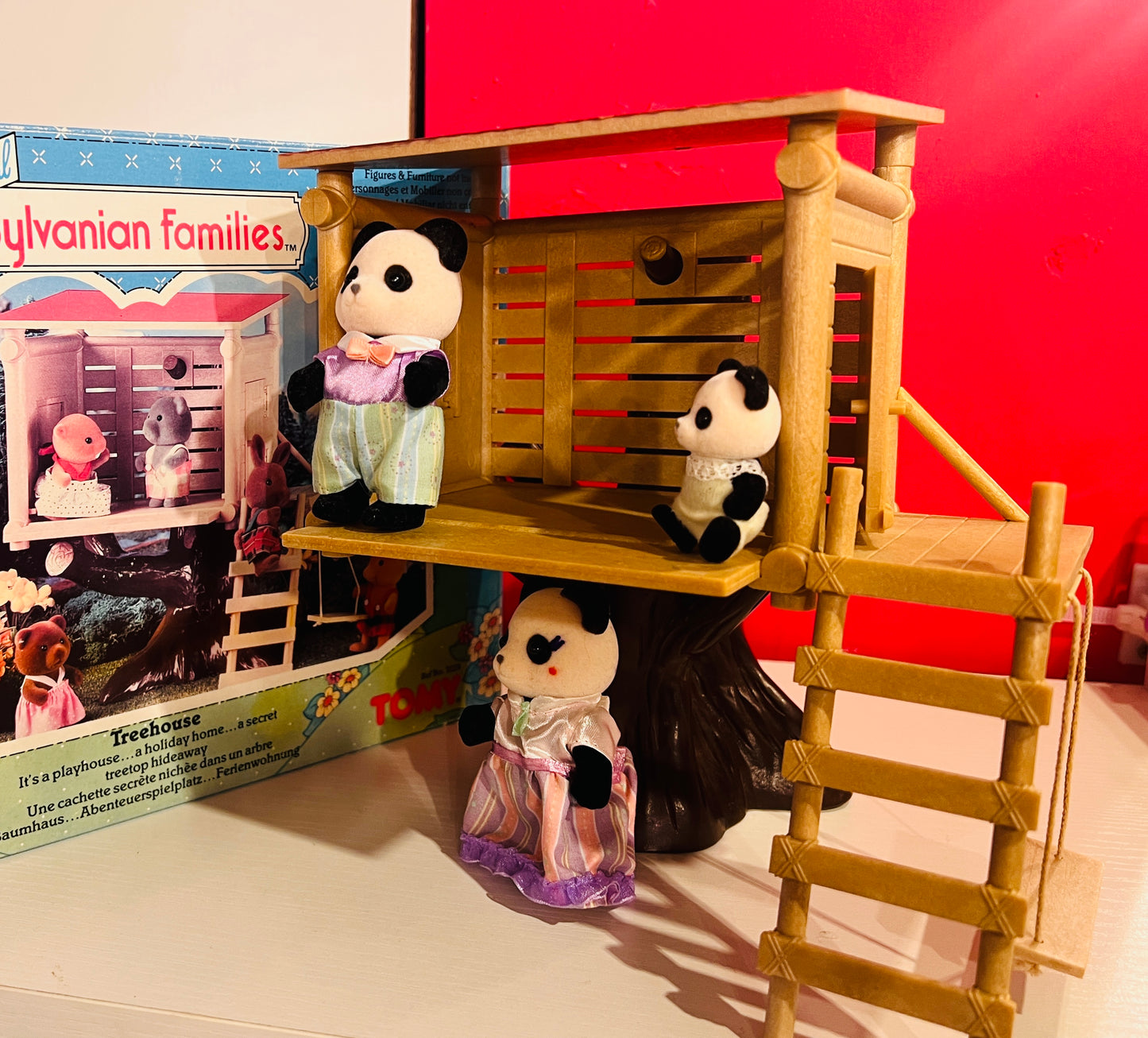 1986 Sylvanian Families Treehouse with Panda family