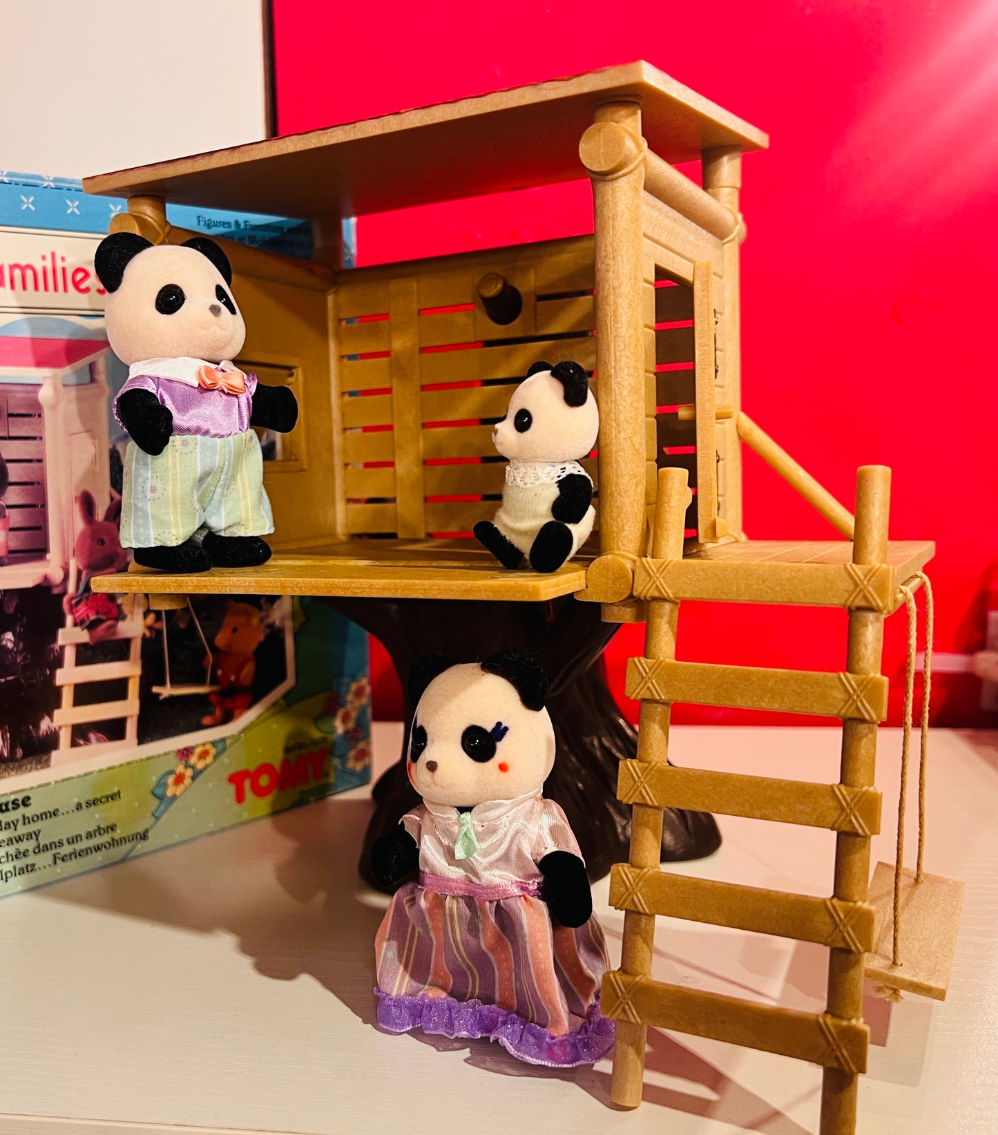 1986 Sylvanian Families Treehouse with Panda family