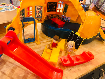 1983 Matchbox Shoe School Playlet