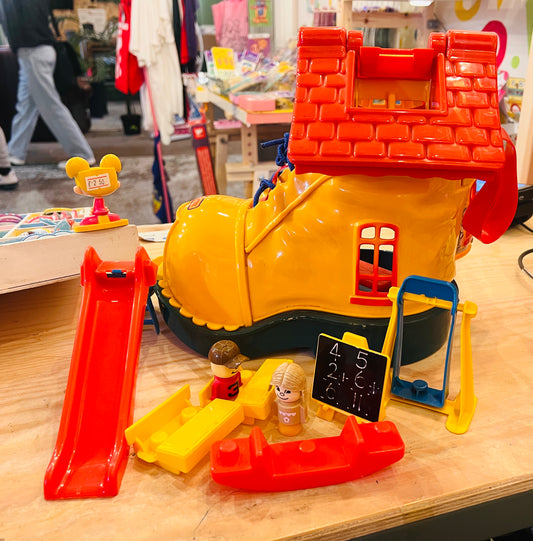 1983 Matchbox Shoe School Playlet