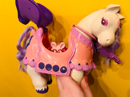 1986 Diamond Keypers horse with key and companion