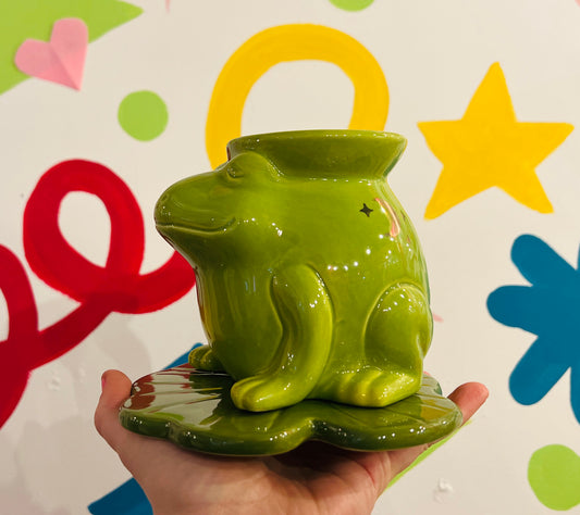 Luna Frog ceramic oil burner
