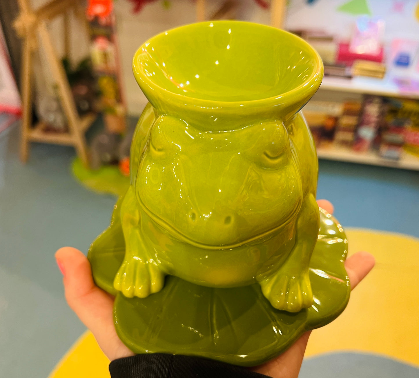 Luna Frog ceramic oil burner