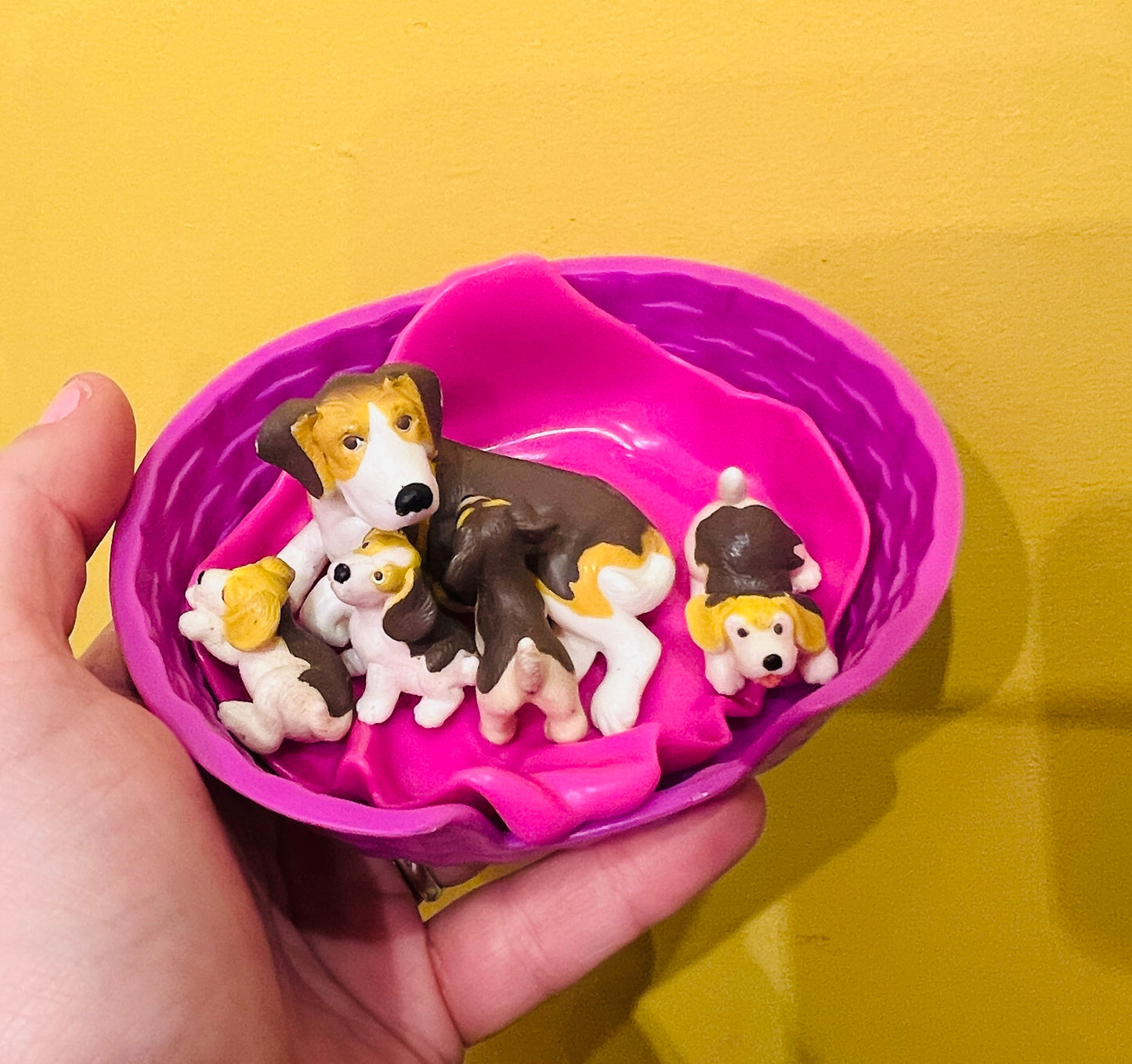 Puppy in my Pocket family with card - Maggie the Beagle