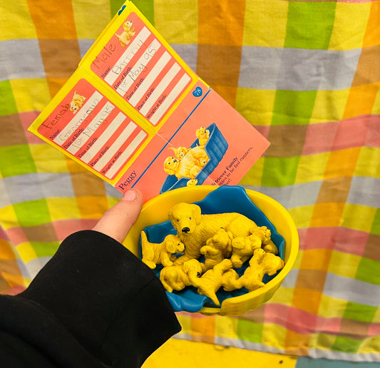 Puppy in my Pocket family with card - Peggy the Golden Retriever