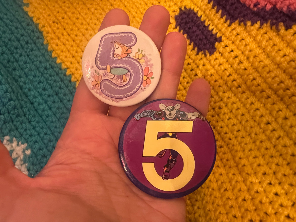 Number 5 vintage Badges