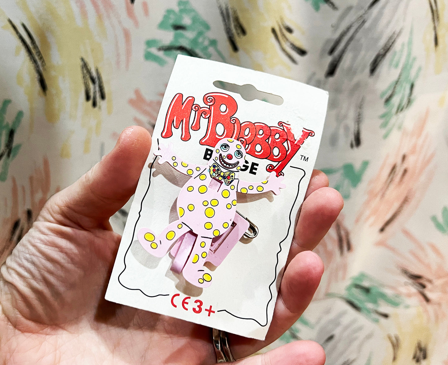 Official Mr Blobby 1992 moving safety pin badge - it jiggles!